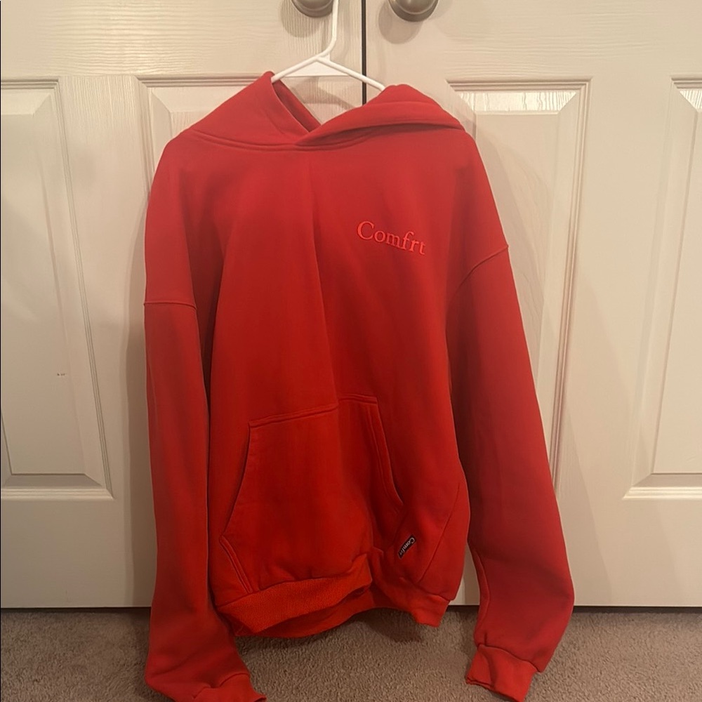 Comfrt oversized red hoodie in great condition!!